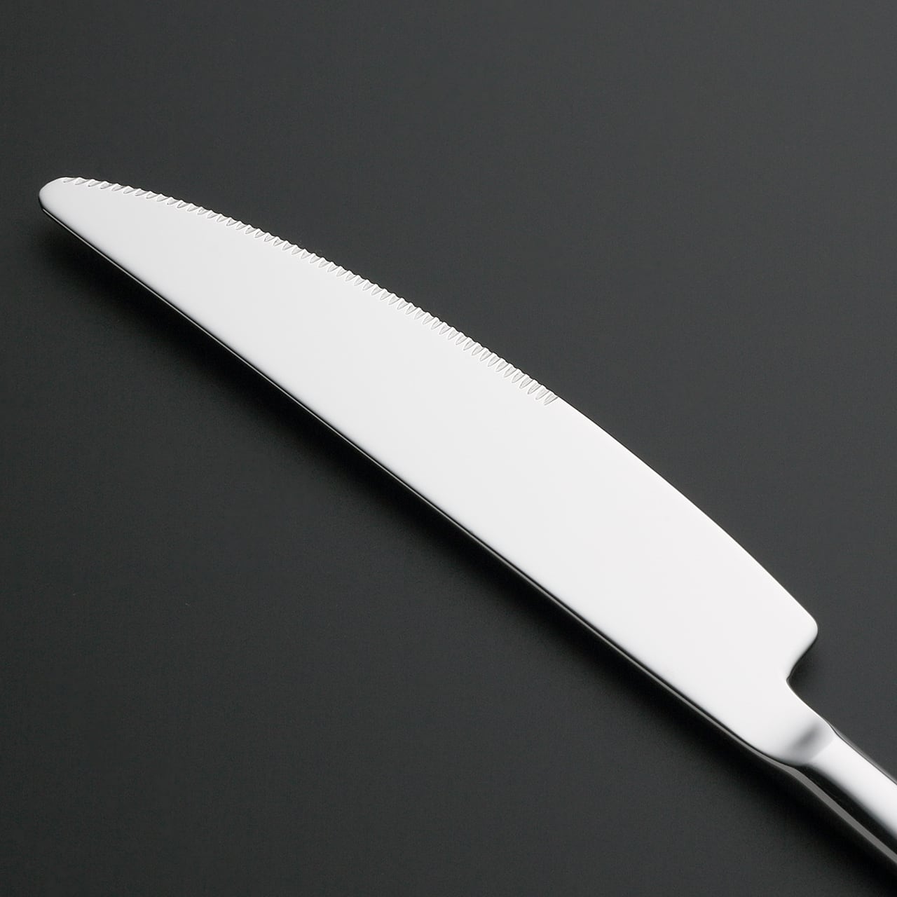 ヴェルーテ　デザートナイフ／共柄・鋸刃